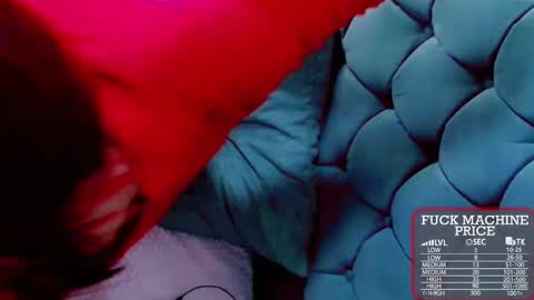 Snapshot of anne_julienne chatting on 10-25-25, 11:54 online show from 10-25-25, 11:54