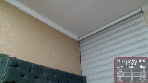 Snapshot of anne_julienne chatting on 10-29-25, 01:19 online show from 10-29-25, 01:19