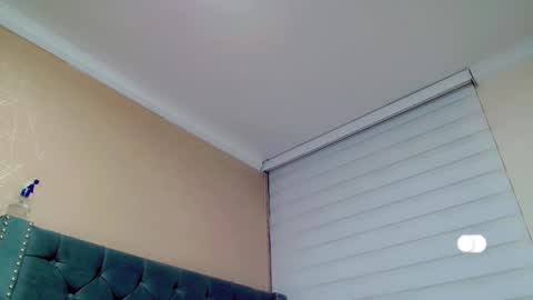 Snapshot of anne_julienne chatting on 11-06-25, 12:44 online show from 11-06-25, 12:44