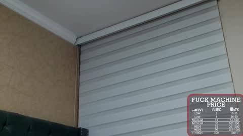 Snapshot of anne_julienne chatting on 11-10-25, 12:53 online show from 11-10-25, 12:53