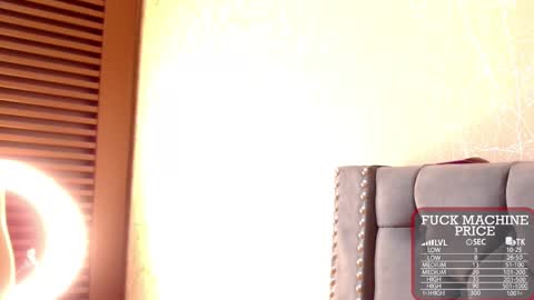 Snapshot of anne_julienne chatting on 11-11-25, 02:00 online show from 11-11-25, 02:00