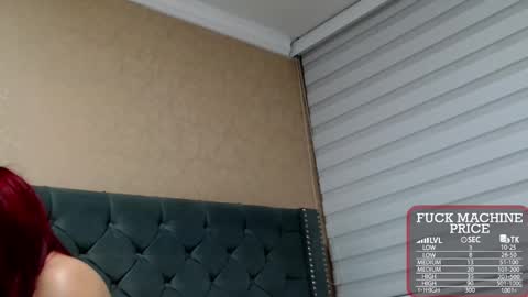 Snapshot of anne_julienne chatting on 11-15-25, 03:04 online show from 11-15-25, 03:04