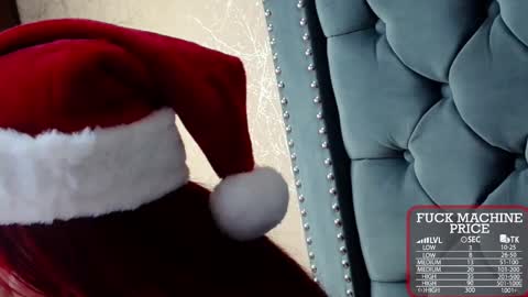 Snapshot of anne_julienne chatting on 12-16-25, 02:05 online show from 12-16-25, 02:05