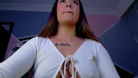 Snapshot of anne_lennon_ chatting on 12-27-24, 08:07 Anne online show from 12-27-24, 08:07