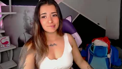 Snapshot of anne_lennon_ chatting on 01-04-25, 03:17 Anne online show from 01-04-25, 03:17