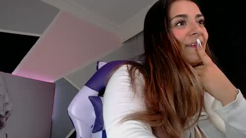 Snapshot of anne_lennon_ chatting on 01-04-25, 06:19 Anne online show from 01-04-25, 06:19