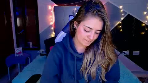 Snapshot of anne_lennon_ chatting on 03-06-25, 10:58 Anne online show from 03-06-25, 10:58