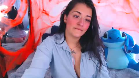 Snapshot of anne_lennon_ chatting on 10-22-25, 05:24 Anne online show from 10-22-25, 05:24