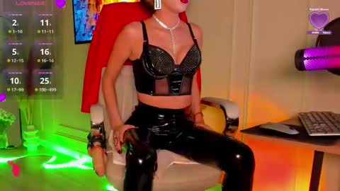 Snapshot of annes_secrettemple chatting on 10-20-25, 05:35 Annes online show from 10-20-25, 05:35