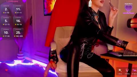 Snapshot of annes_secrettemple chatting on 11-25-25, 09:15 Annes online show from 11-25-25, 09:15