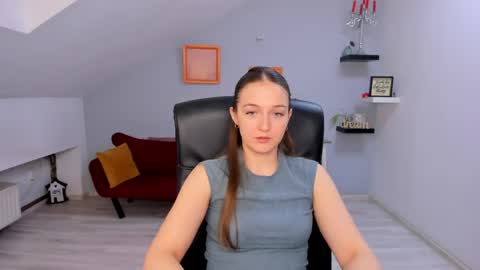 Snapshot of annewilsonn chatting on 04-21-26, 11:05 annewilsonn online show from 04-21-26, 11:05