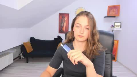 Snapshot of annewilsonn chatting on 06-02-26, 10:39 annewilsonn online show from 06-02-26, 10:39