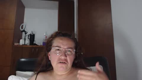 Snapshot of annexm chatting on 10-13-25, 02:33 ANNE online show from 10-13-25, 02:33