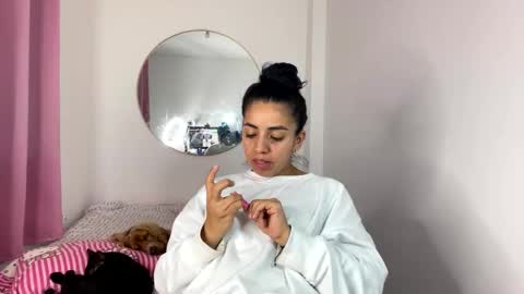 Snapshot of anngela01 chatting on 11-05-25, 05:29 anngela online show from 11-05-25, 05:29