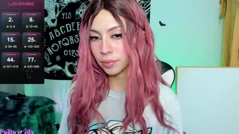 Snapshot of anni_420_ chatting on 10-29-25, 08:16 Nikoll online show from 10-29-25, 08:16