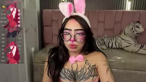 Snapshot of anni_acker_b chatting on 10-31-25, 01:45 Anni acker b online show from 10-31-25, 01:45