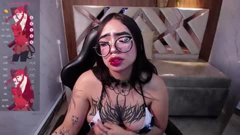 Snapshot of anni_acker_b chatting on 11-06-25, 07:04 Anni acker b online show from 11-06-25, 07:04