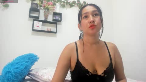 Snapshot of anni_petite_ chatting on 10-10-25, 04:06 online show from 10-10-25, 04:06