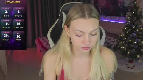 Snapshot of annie69kiss chatting on 12-30-24, 10:55 Annie online show from 12-30-24, 10:55