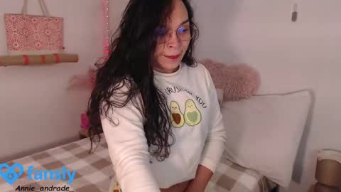 Snapshot of annie_andrade_ chatting on 12-11-24, 12:02 Annie online show from 12-11-24, 12:02