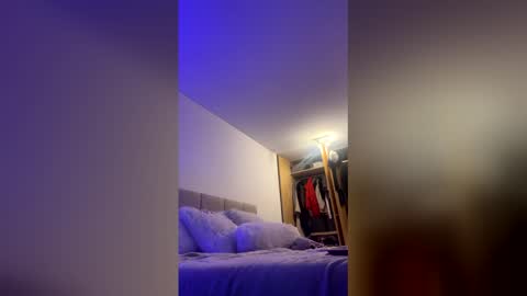 Snapshot of annie_andrade_ chatting on 04-28-26, 04:12 Annie online show from 04-28-26, 04:12