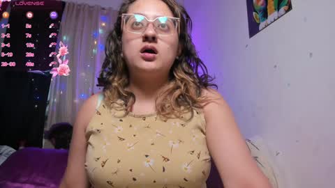 Snapshot of annie_bigboobs_ chatting on 01-10-25, 10:04 Ana Bolena independent model online show from 01-10-25, 10:04