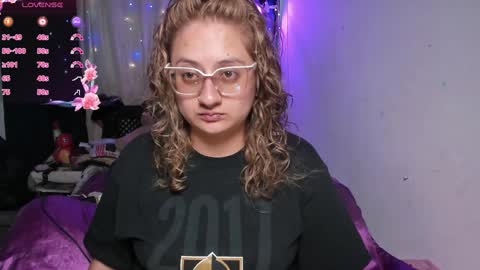 Snapshot of annie_bigboobs_ chatting on 01-25-25, 09:25 Ana Bolena independent model online show from 01-25-25, 09:25