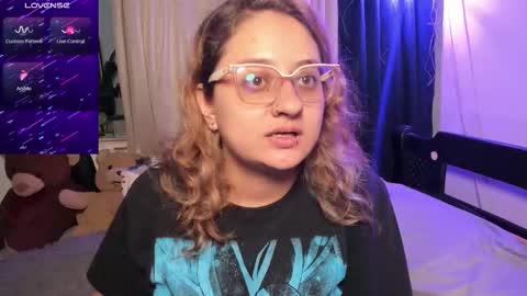 Snapshot of annie_bigboobs_ chatting on 10-15-25, 10:43 Ana Bolena independent model online show from 10-15-25, 10:43