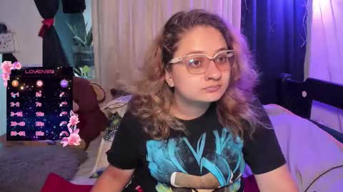 Snapshot of annie_bigboobs_ chatting on 10-16-25, 09:27 Ana Bolena independent model online show from 10-16-25, 09:27