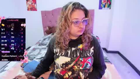 Snapshot of annie_bigboobs_ chatting on 10-25-25, 04:31 Ana Bolena independent model online show from 10-25-25, 04:31