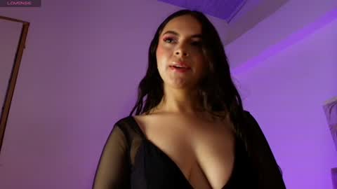 Snapshot of annie_bonnie_ chatting on 06-19-26, 11:36 Annie Bonnie online show from 06-19-26, 11:36