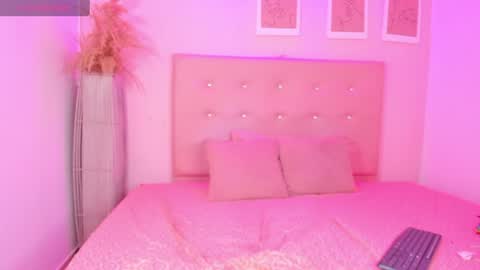 Snapshot of annie_dolce_ chatting on 07-11-26, 01:47 annie_dolce_ online show from 07-11-26, 01:47