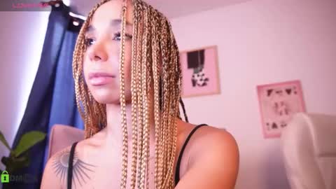 Snapshot of annie_es chatting on 10-31-25, 02:51 Annie online show from 10-31-25, 02:51