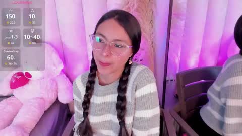 Snapshot of annie_lought chatting on 11-01-25, 12:18 online show from 11-01-25, 12:18