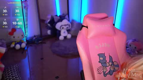 Snapshot of annie_may_may chatting on 11-19-25, 10:15 Annie May online show from 11-19-25, 10:15