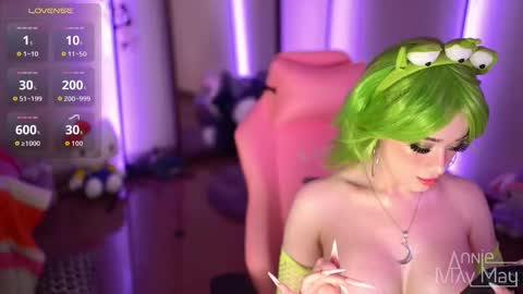 Snapshot of annie_may_may chatting on 11-20-25, 03:23 Annie May online show from 11-20-25, 03:23