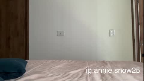 JEANNE no olvides seguirme dont forget follow me  uu online show from 03-06-25, 07:21