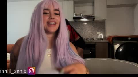 Snapshot of annie_snow_ chatting on 05-04-26, 11:01 JEANNE no olvides seguirme dont forget follow me uu online show from 05-04-26, 11:01