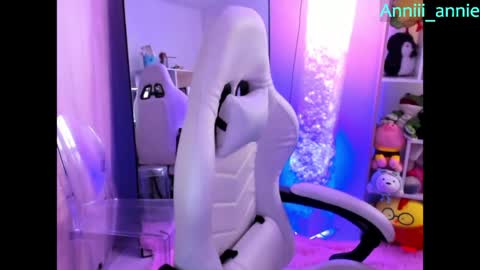 Snapshot of annie_snow_ chatting on 05-12-26, 10:07 JEANNE no olvides seguirme dont forget follow me uu online show from 05-12-26, 10:07