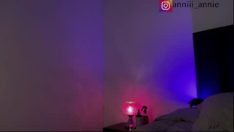 Snapshot of annie_snow_ chatting on 05-13-26, 11:11 JEANNE no olvides seguirme dont forget follow me uu online show from 05-13-26, 11:11