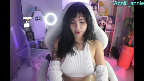 Snapshot of annie_snow_ chatting on 05-15-26, 12:17 JEANNE no olvides seguirme dont forget follow me uu online show from 05-15-26, 12:17