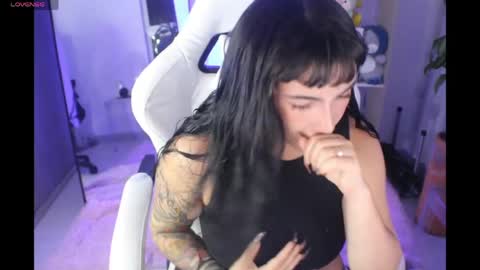Snapshot of annie_snow_ chatting on 06-07-26, 11:30 JEANNE no olvides seguirme dont forget follow me uu online show from 06-07-26, 11:30