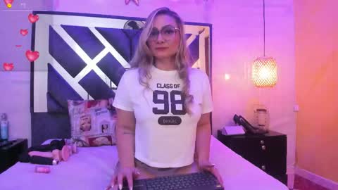 annie_vega17 online show from 02-08-26, 03:15