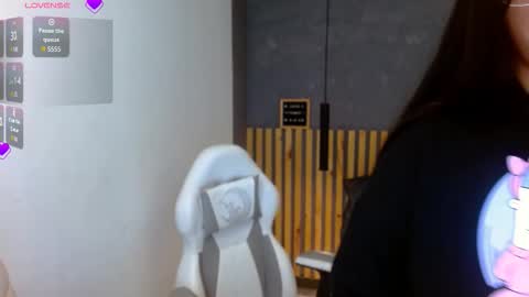 Snapshot of annie_volker chatting on 11-17-25, 03:34 Annie Volker online show from 11-17-25, 03:34