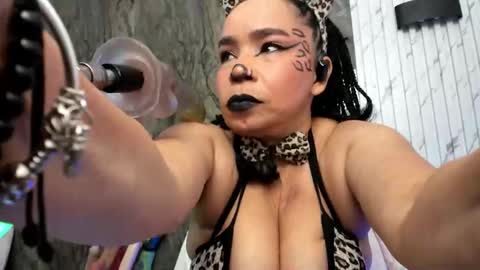 Snapshot of annie_wigg_ chatting on 01-09-26, 02:58 annie_wigg_ online show from 01-09-26, 02:58