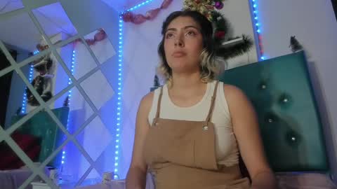 Snapshot of annie_winter1 chatting on 12-12-24, 12:27 Annie online show from 12-12-24, 12:27