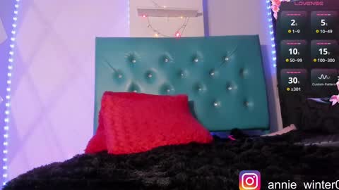 Snapshot of annie_winter1 chatting on 01-26-25, 12:16 Annie online show from 01-26-25, 12:16