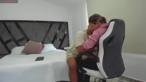 Snapshot of annieandstefan chatting on 10-15-25, 01:11 Annie and Stefan online show from 10-15-25, 01:11