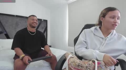 Snapshot of annieandstefan chatting on 11-01-25, 03:14 Annie and Stefan online show from 11-01-25, 03:14