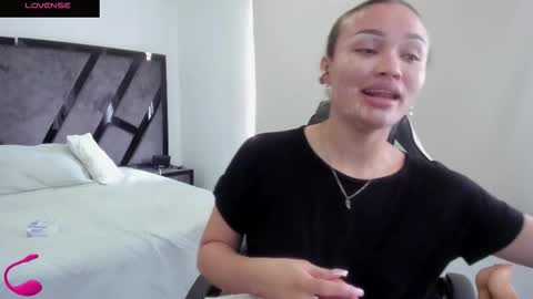 Snapshot of annieandstefan chatting on 11-15-25, 03:30 Annie and Stefan online show from 11-15-25, 03:30